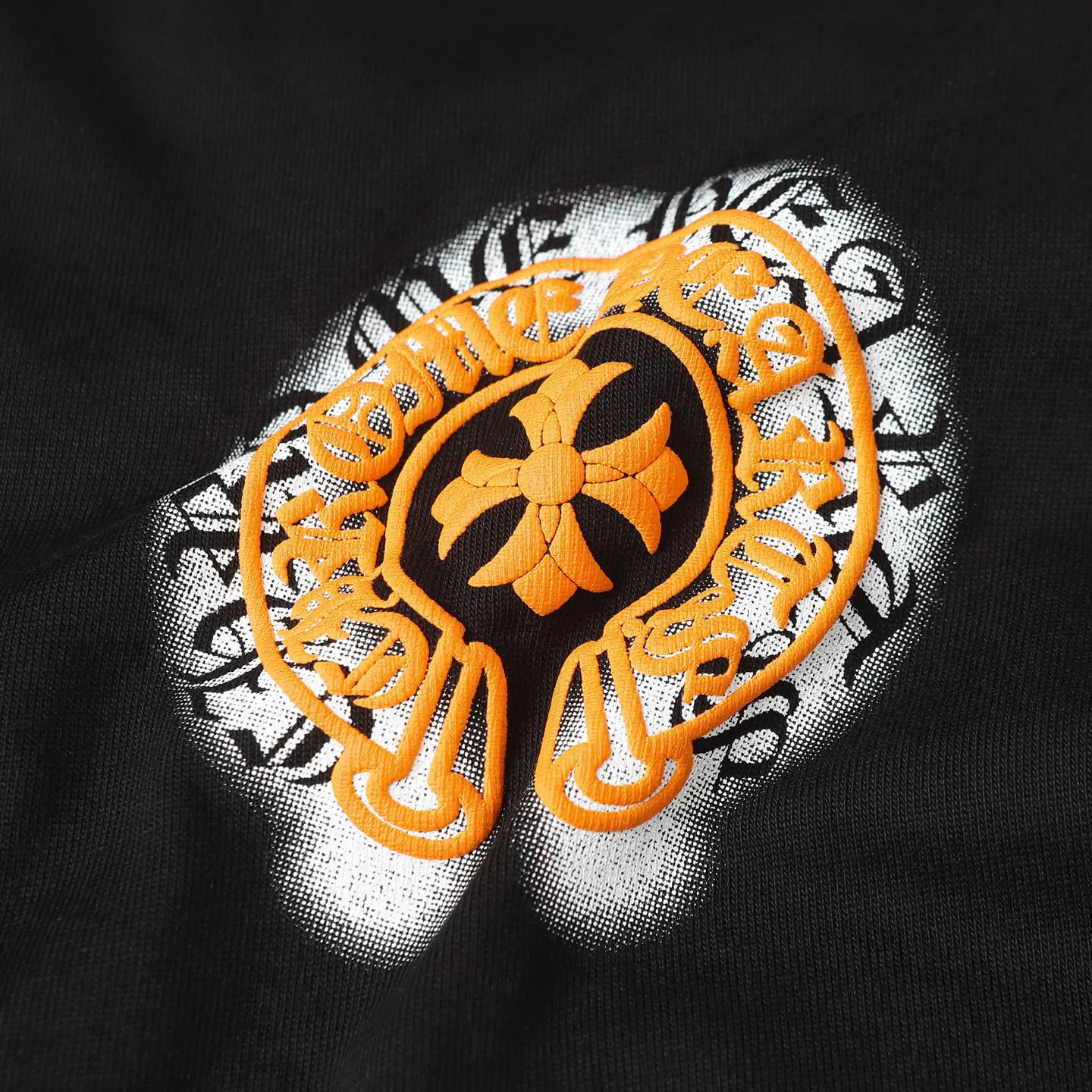 🅿️180 Chrome hearte/Chrome heart ch 25ss early spring Sanskrit horseshoe foam printed short-sleeved T-shirt. A must-have item for daily commuting for men and women in light luxury. The correct version is welcome to compare. Detailed features: ·280g 100% cotton double yarn jersey fabric. ·Special thickened 32 pieces of double-strand 1x1 thread in the same vat. ·Double-needle stitching process. ·Original main mark washed hangtag. Color: black white Size: XS-L